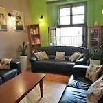 Intro Hostel