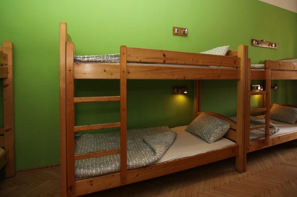 Intro Hostel