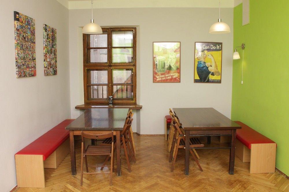 Intro Hostel