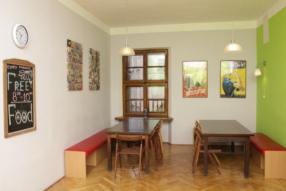 Intro Hostel *