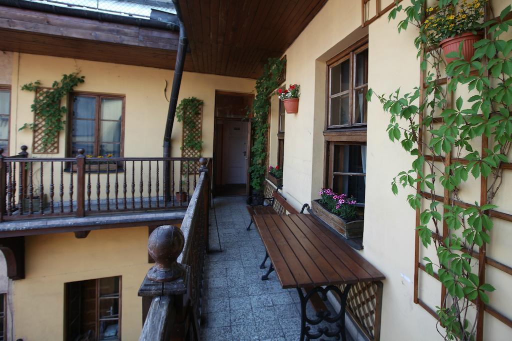 Hostel Intro