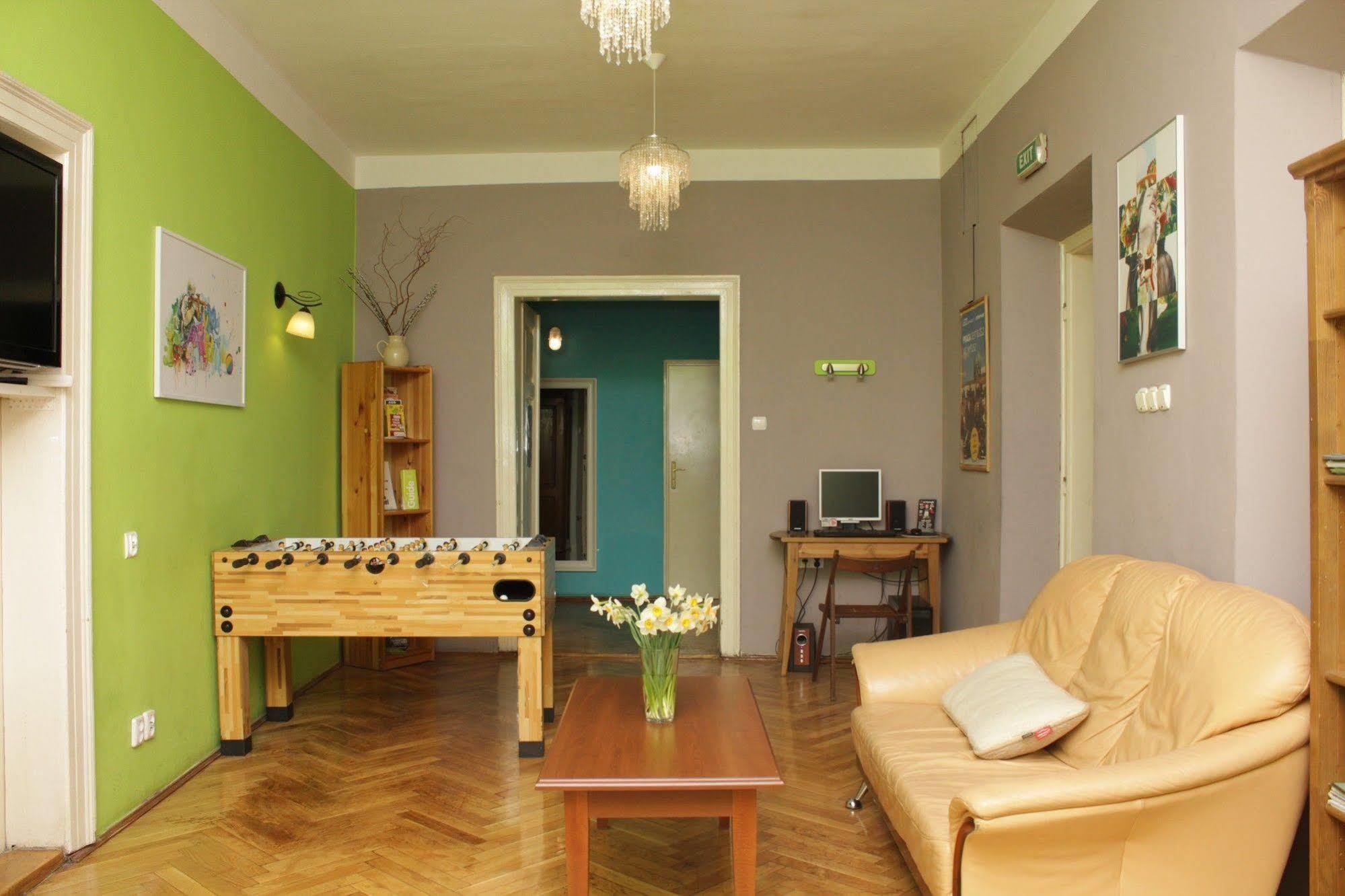Intro Hostel *