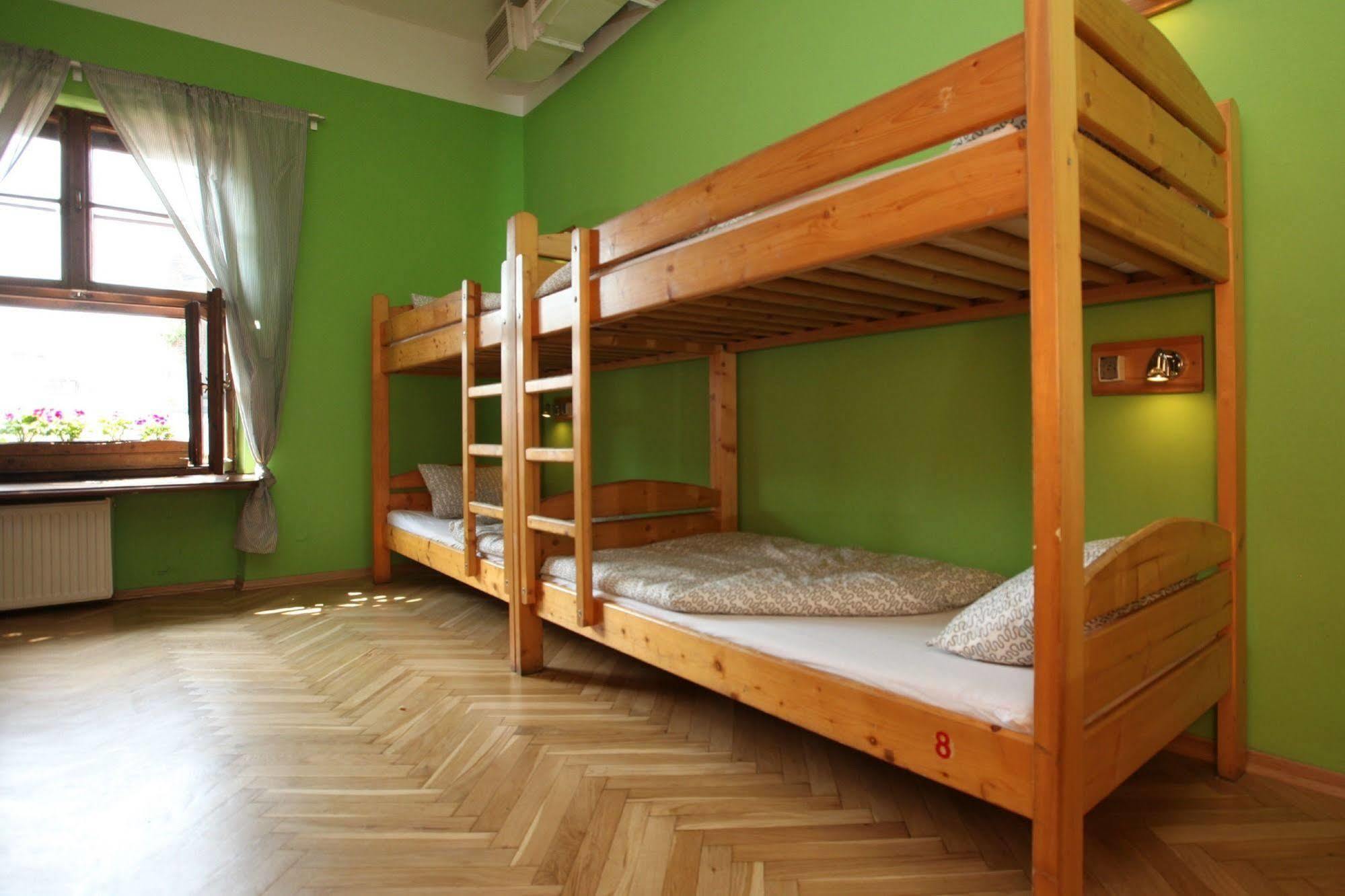 Hostel Intro *