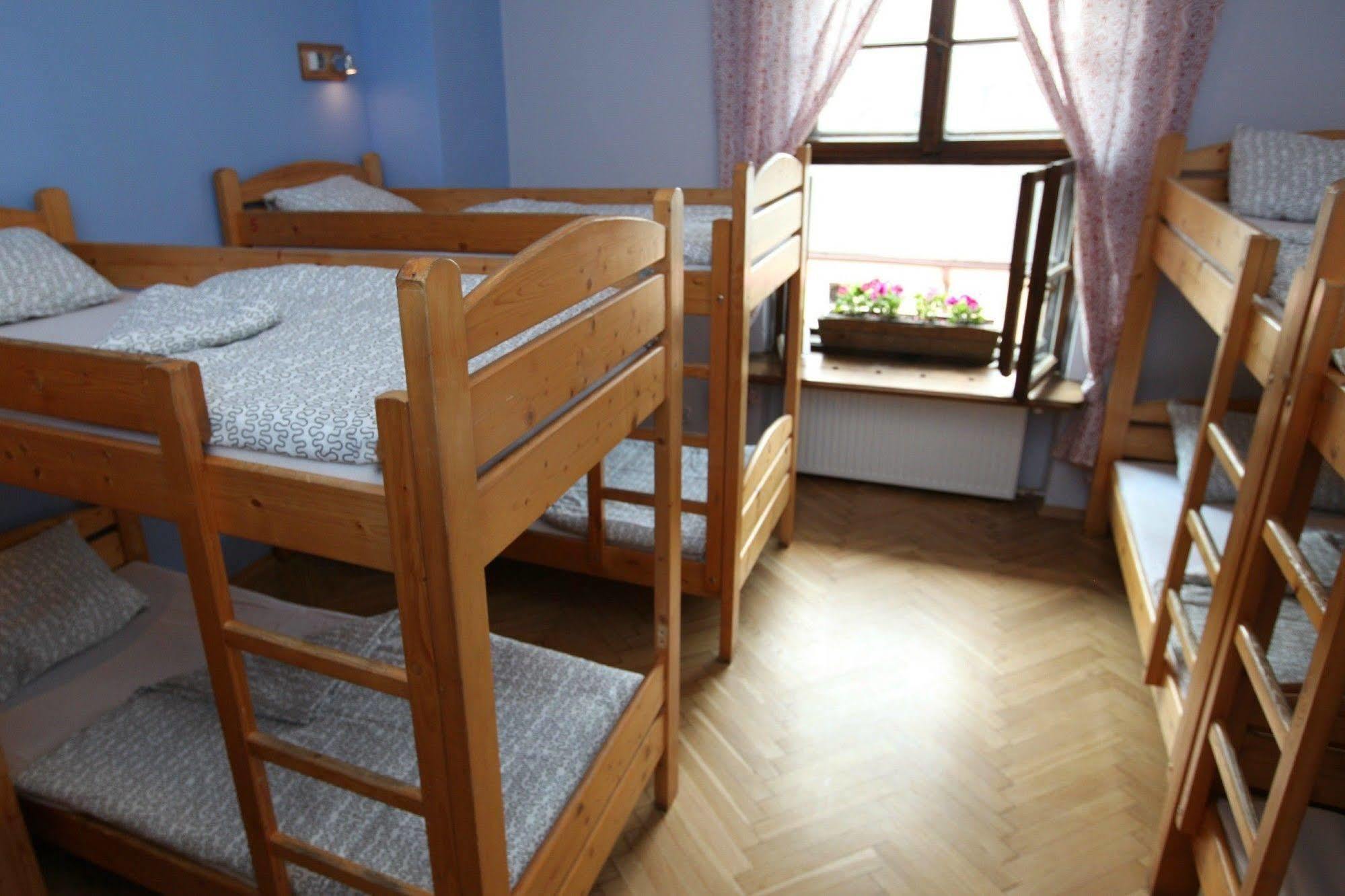 Intro Hostel *