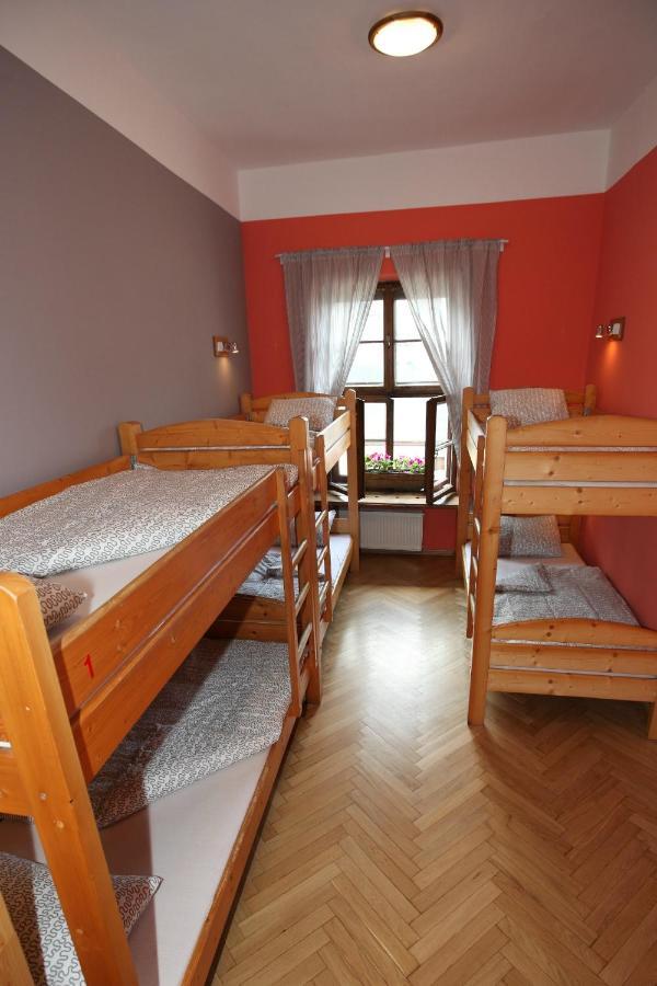 Intro Hostel